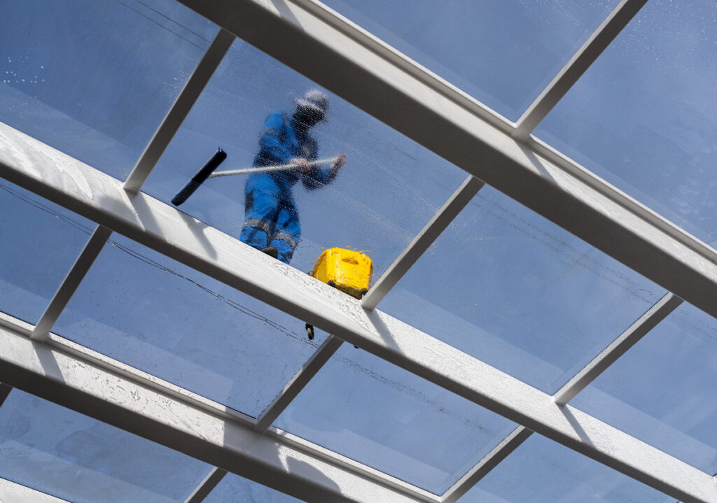 How to clean your roof